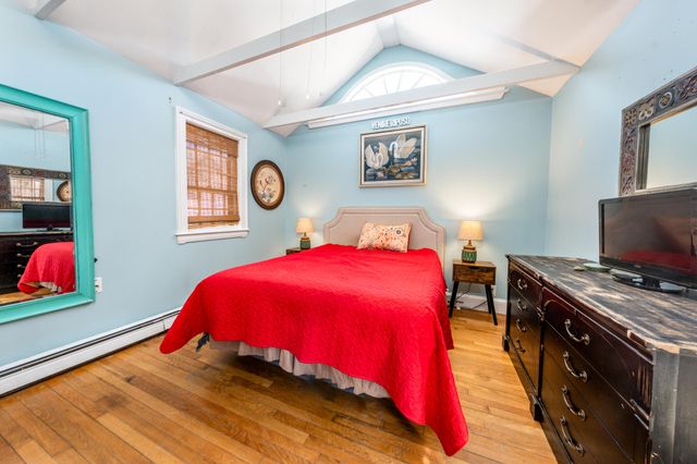 86 Sea Street, Hyannis, MA 02601