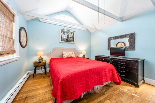 86 Sea Street, Hyannis, MA 02601