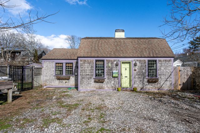 86 Sea Street, Hyannis, MA 02601