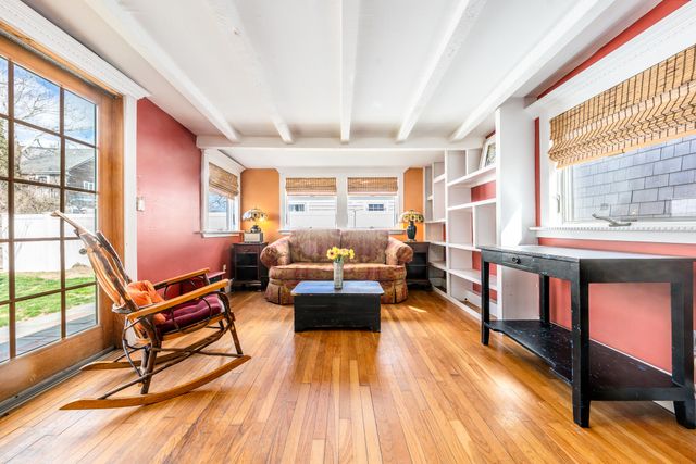 86 Sea Street, Hyannis, MA 02601