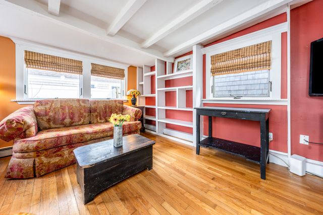 86 Sea Street, Hyannis, MA 02601