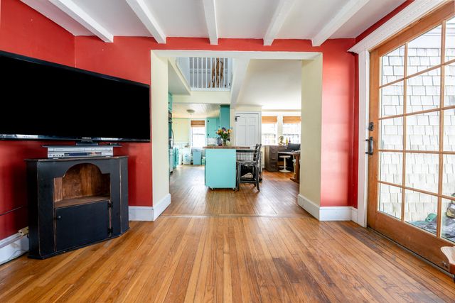 86 Sea Street, Hyannis, MA 02601