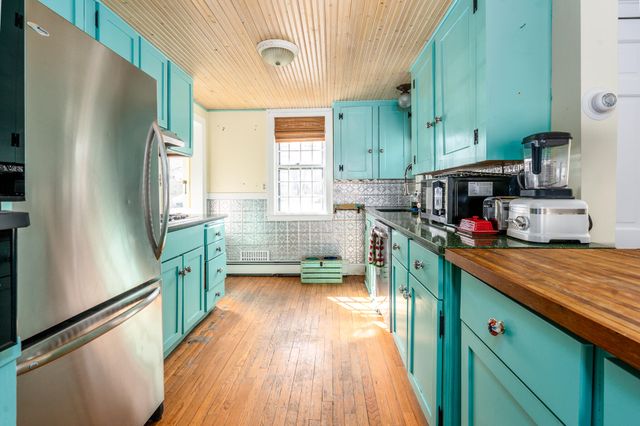 86 Sea Street, Hyannis, MA 02601