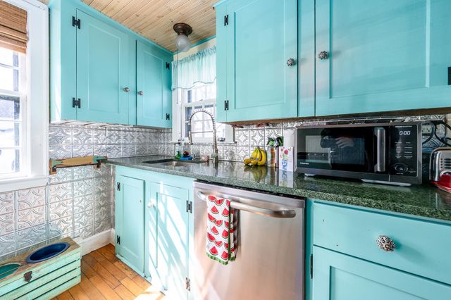 86 Sea Street, Hyannis, MA 02601