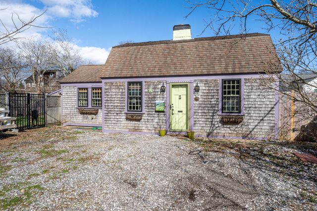 86 Sea Street, Hyannis, MA 02601