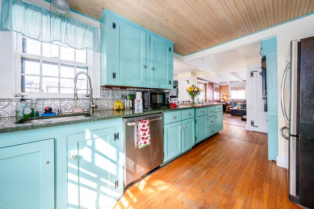 86 Sea Street, Hyannis, MA 02601