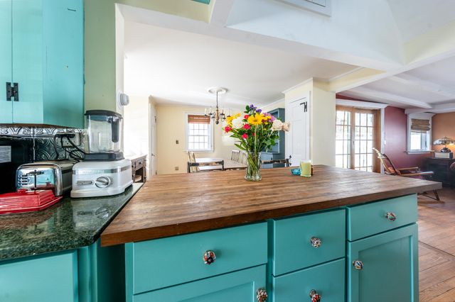 86 Sea Street, Hyannis, MA 02601