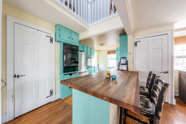 86 Sea Street, Hyannis, MA 02601