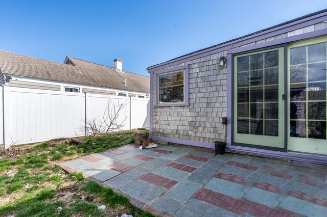 86 Sea Street, Hyannis, MA 02601