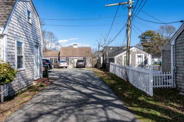 86 Sea Street, Hyannis, MA 02601