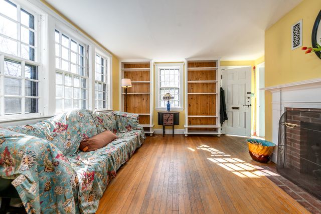 86 Sea Street, Hyannis, MA 02601