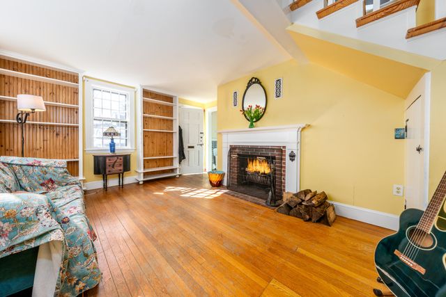 86 Sea Street, Hyannis, MA 02601