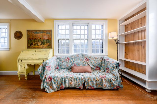 86 Sea Street, Hyannis, MA 02601