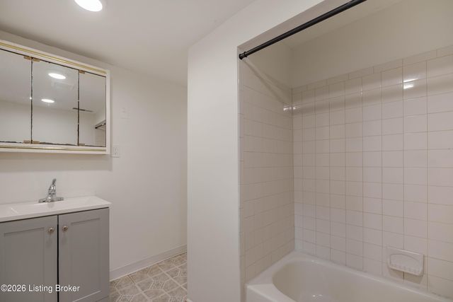 120 N 42nd St, Louisville, KY 40212