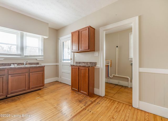 120 N 42nd St, Louisville, KY 40212