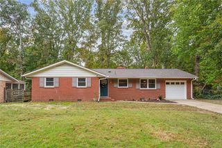 4 Bonnie LN, Newport News, VA 23606