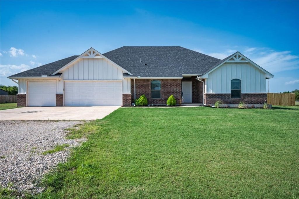 29999 Triple Crown Place, Cashion, OK 73016