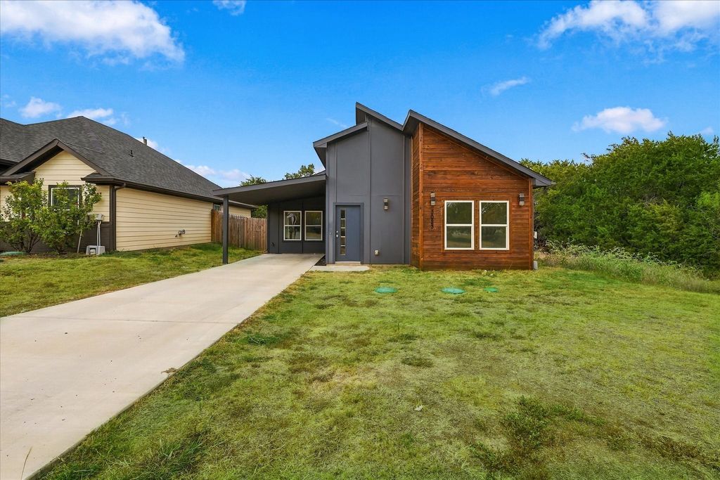 3023 Brazos River Drive, Granbury, TX 76048 — photo 2