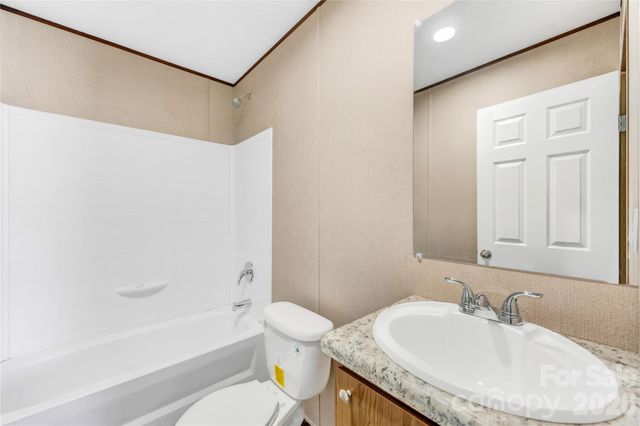 4051 10th Avenue Drive SW, Hickory, NC 28602