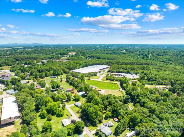 4051 10th Avenue Drive SW, Hickory, NC 28602