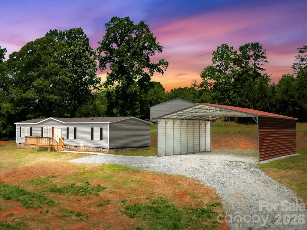 4051 10th Avenue Drive SW, Hickory, NC 28602