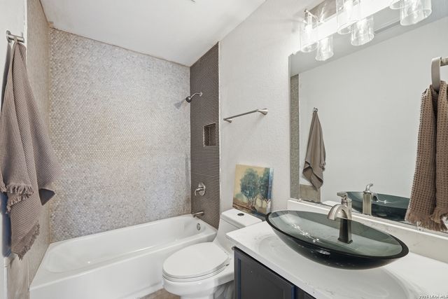 16046 Watering Point Dr, San Antonio, TX 78247