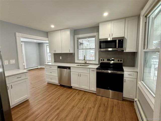 45 Garfield Street, Bay Shore, NY 11706