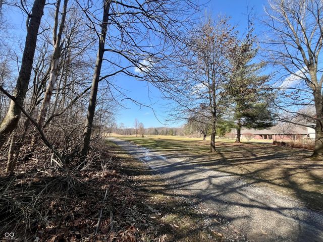 1865 Red Fox Court E, Martinsville, IN 46151