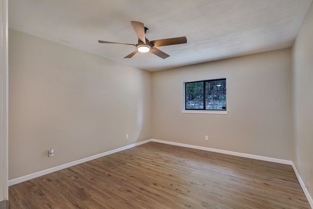 1504 5th St, Kerrville, TX 78028
