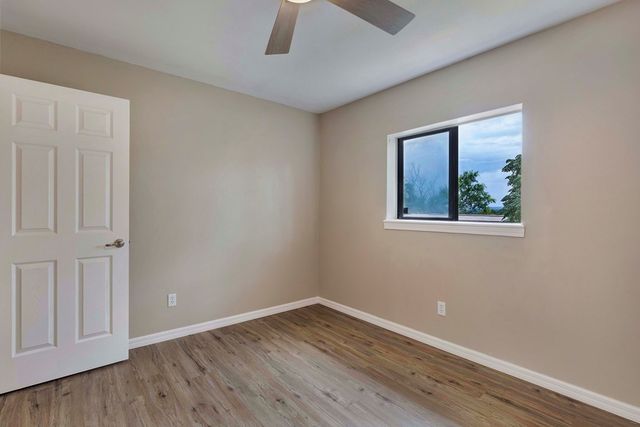 1504 5th St, Kerrville, TX 78028