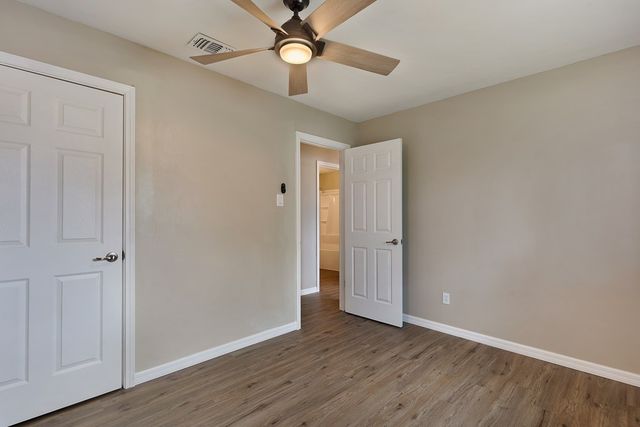 1504 5th St, Kerrville, TX 78028