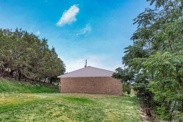 1504 5th St, Kerrville, TX 78028