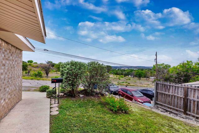 1504 5th St, Kerrville, TX 78028