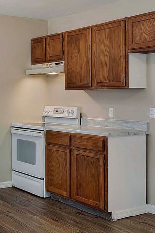 1504 5th St, Kerrville, TX 78028