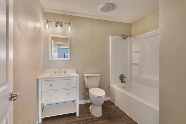 1504 5th St, Kerrville, TX 78028