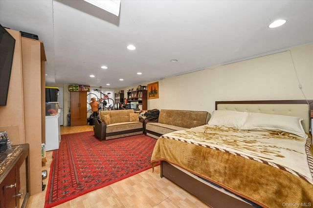 14703 77th Road, Flushing, NY 11367