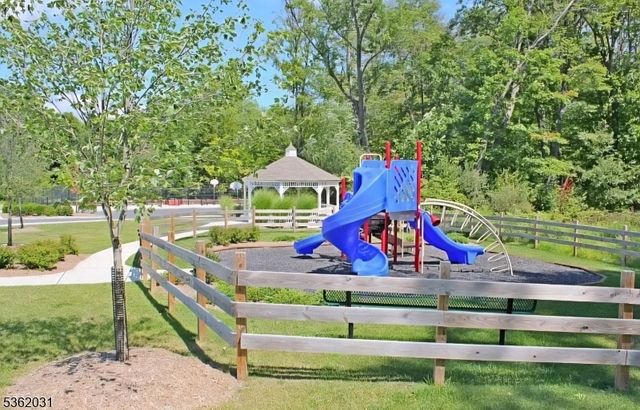 37 Canterbury Ct, Mount Olive Twp., NJ 07828