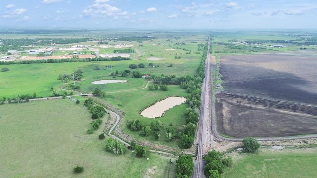 2100 Pine Knoll Road, Bay City, TX 77414