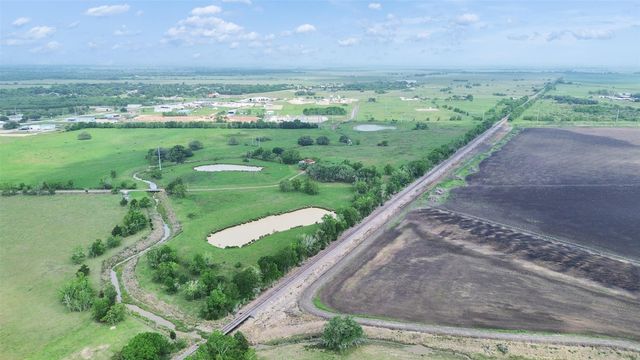 2100 Pine Knoll Road, Bay City, TX 77414
