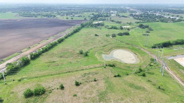 2100 Pine Knoll Road, Bay City, TX 77414