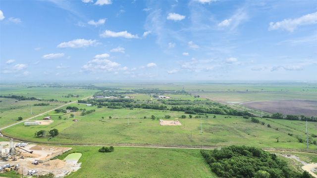2100 Pine Knoll Road, Bay City, TX 77414