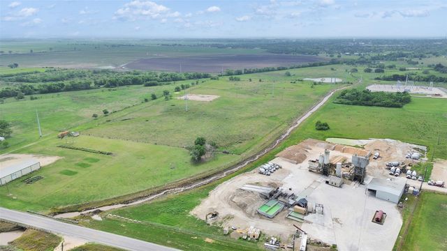 2100 Pine Knoll Road, Bay City, TX 77414