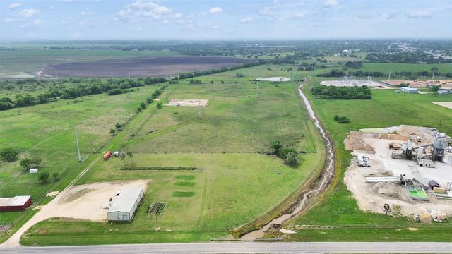 2100 Pine Knoll Road, Bay City, TX 77414