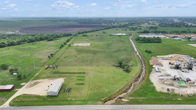 2100 Pine Knoll Road, Bay City, TX 77414