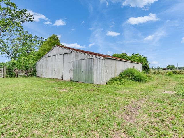 2100 Pine Knoll Road, Bay City, TX 77414