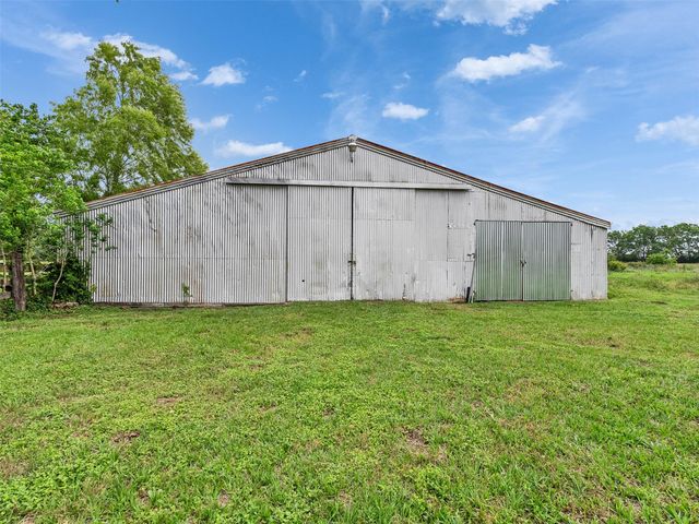 2100 Pine Knoll Road, Bay City, TX 77414