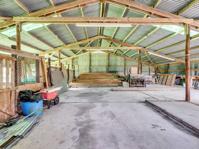 2100 Pine Knoll Road, Bay City, TX 77414