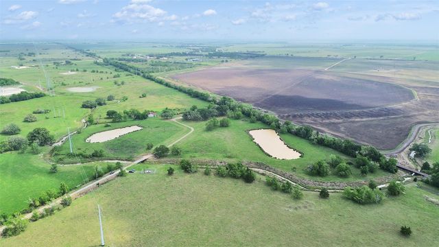 2100 Pine Knoll Road, Bay City, TX 77414