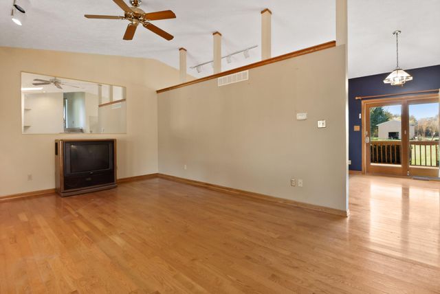 860 N 550 E, Westville, IN 46391