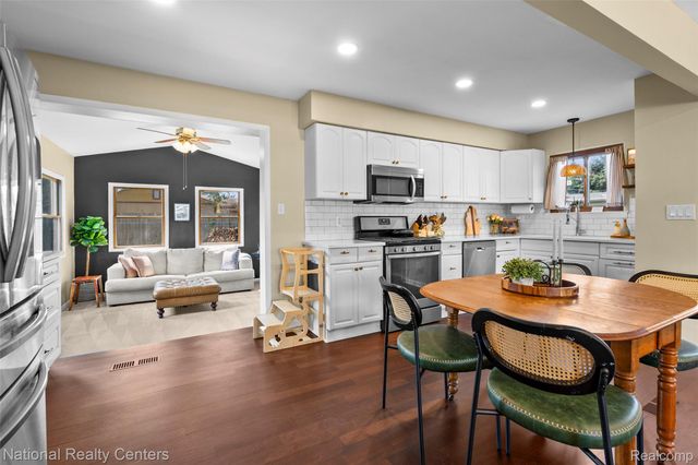 36415 Dowling Street, Livonia, MI 48150